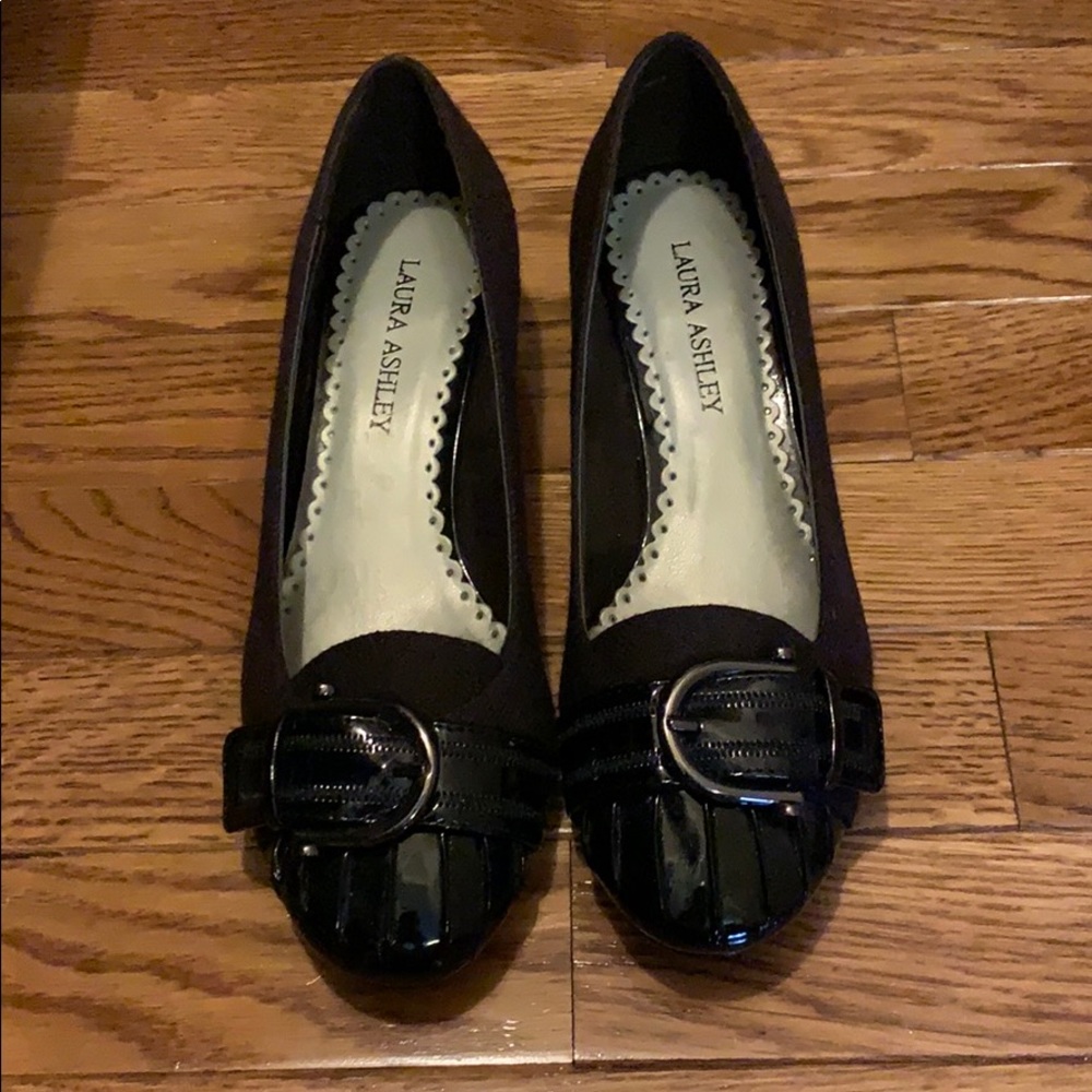 Laura Ashley Brown and Black Dress Pump